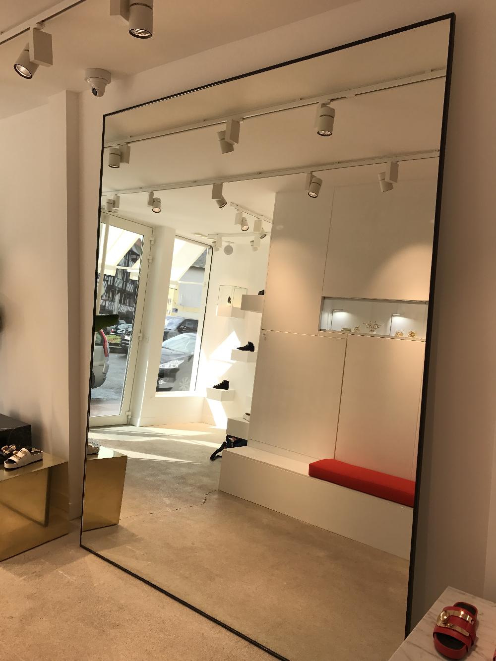 Miroirs et vitrines boutique ANNE - Deauville