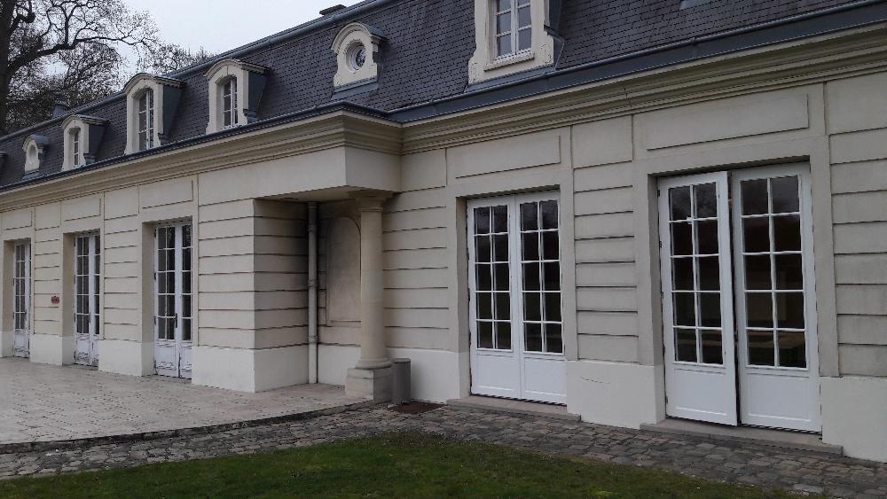 Remplacement de porte-fenêtres en bois au Château de Behoust - Yvelines