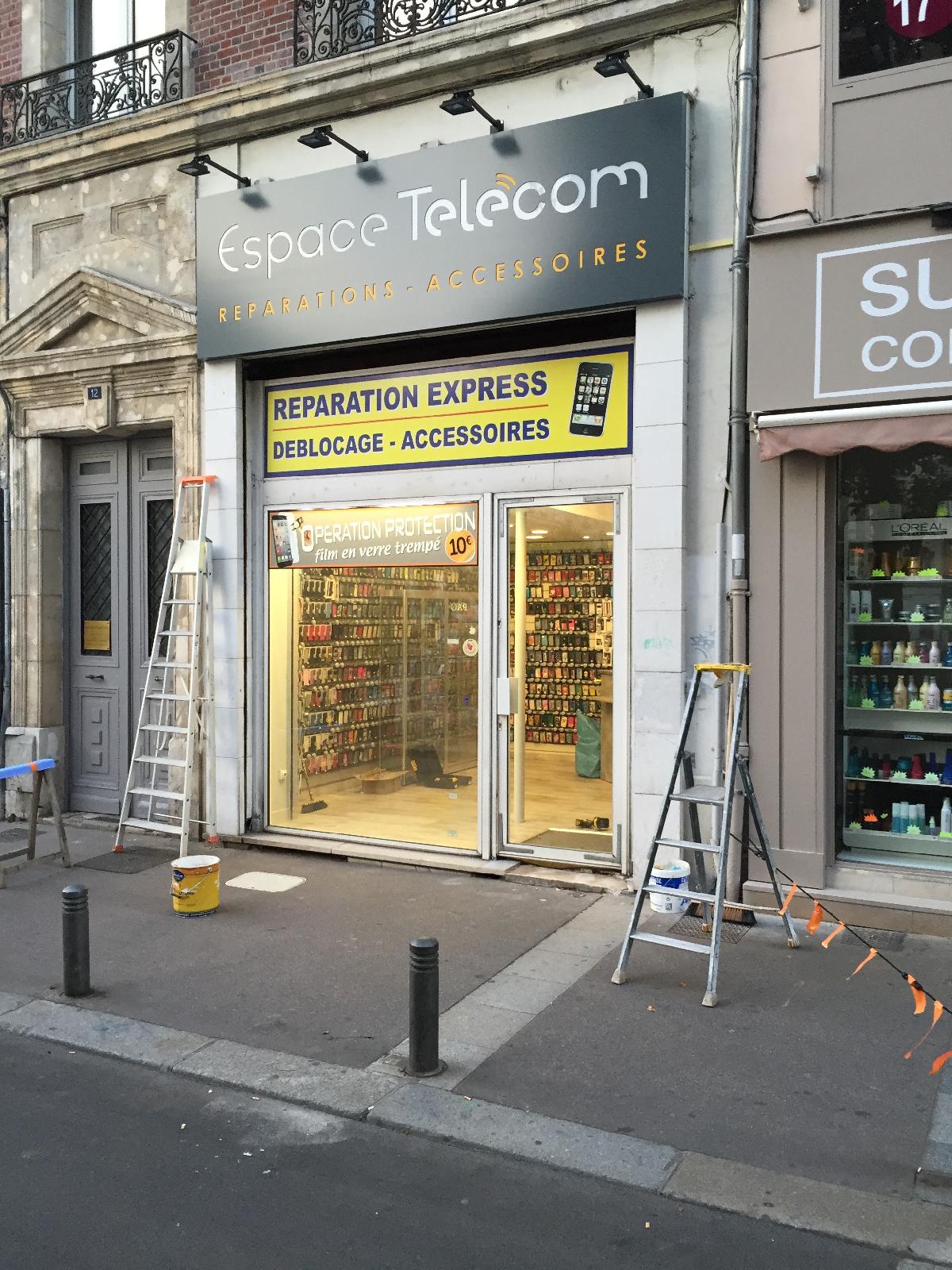 Changement de façade de la boutique ESPACE TELECOM à Rouen centre