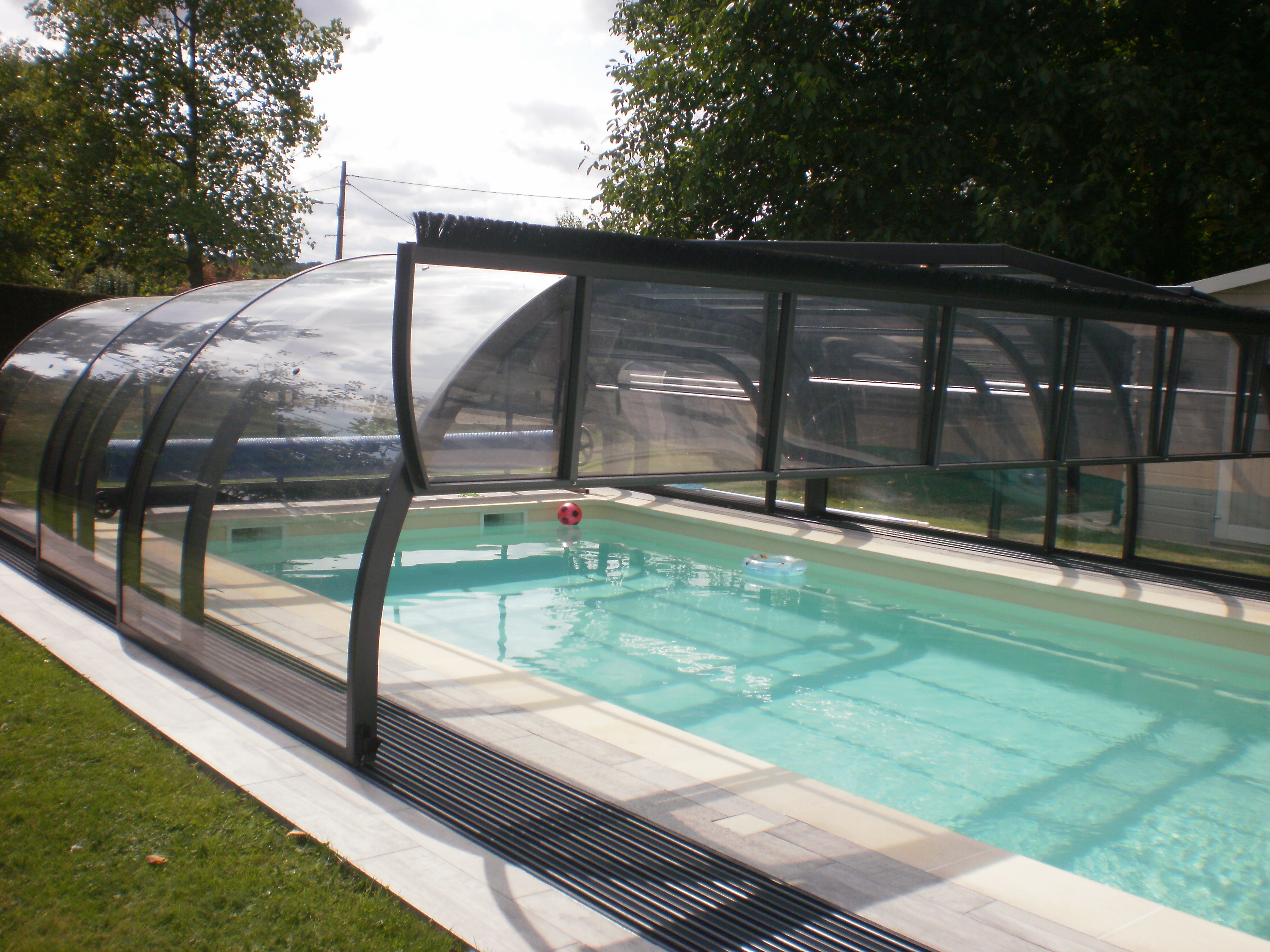 Installation d'un abri de piscine mi-haut près de Thuit Signol