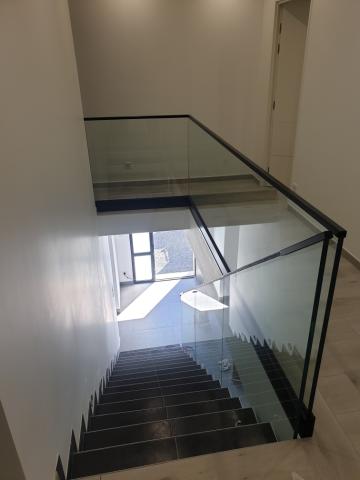 Garde-corps en verre sur mesure descente d'escaliers