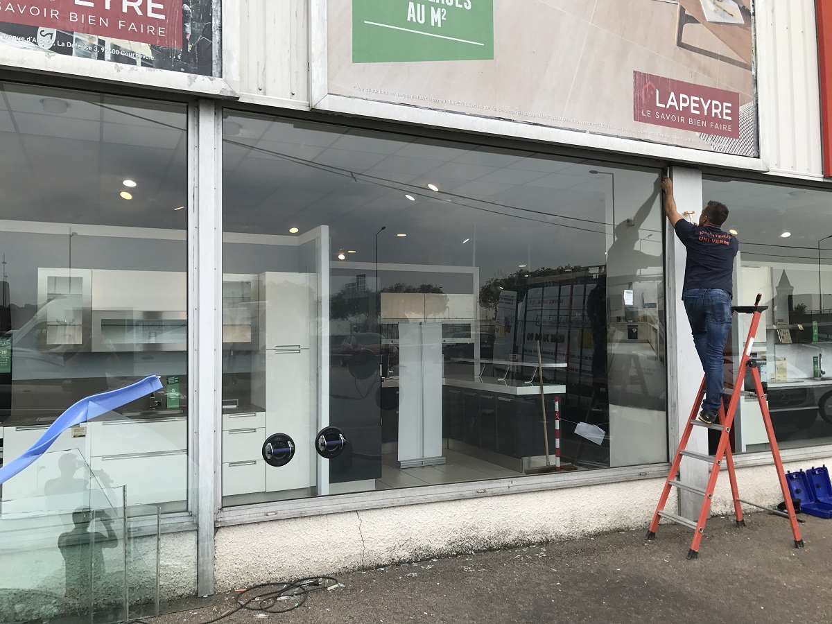 Réparation vitrine du magasin Lapeyre à Rouen