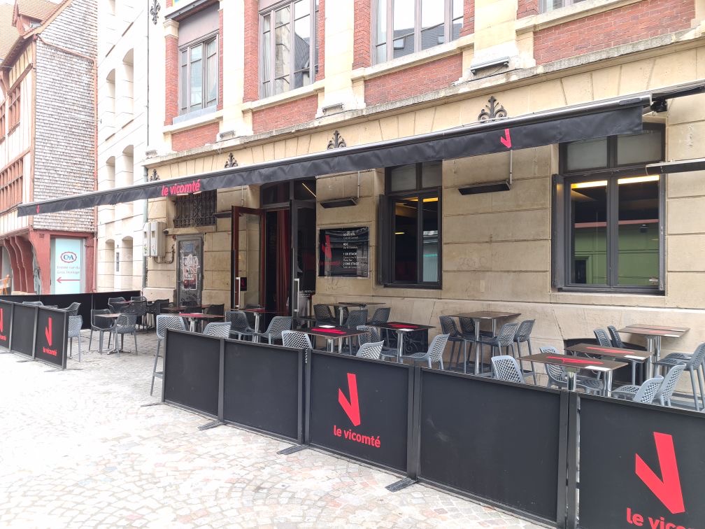 Grand store banne au bar Vicomté de Rouen
